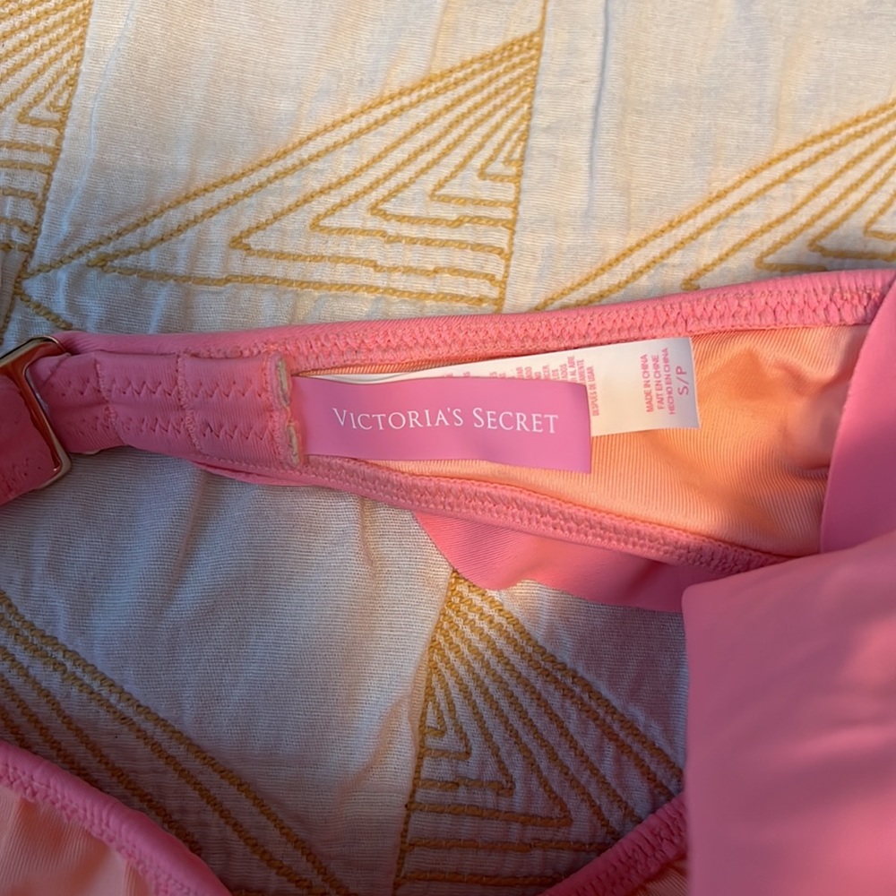 Victoria Secret bikini - Picture 3 of 6